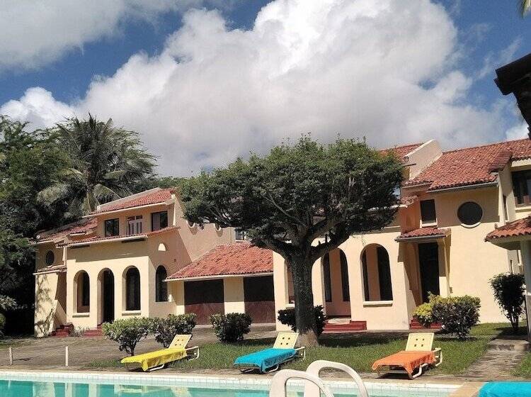 تختخواب و صبحانه Chrystal Palace Resort Malindi