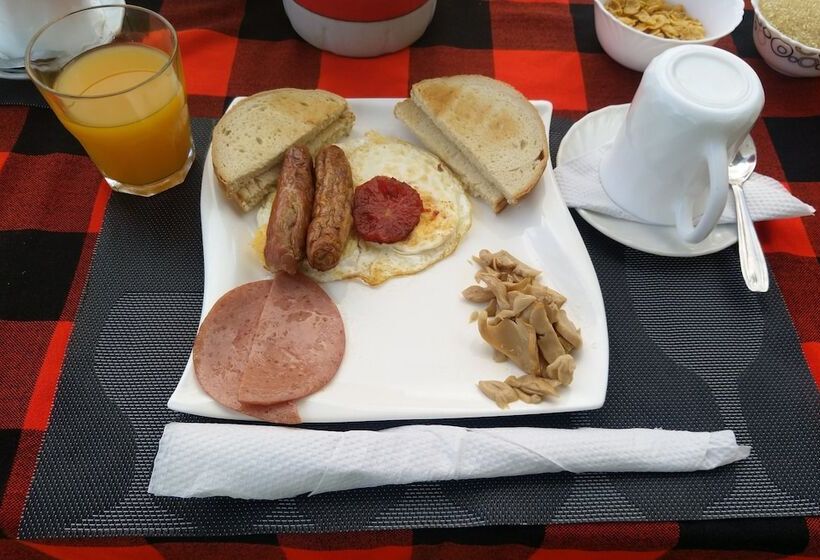 تختخواب و صبحانه Chrystal Palace Resort Malindi