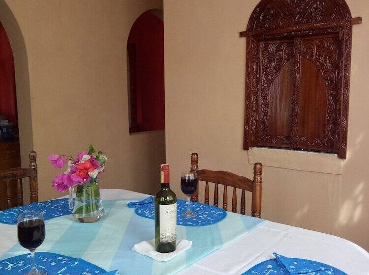 تختخواب و صبحانه Chrystal Palace Resort Malindi