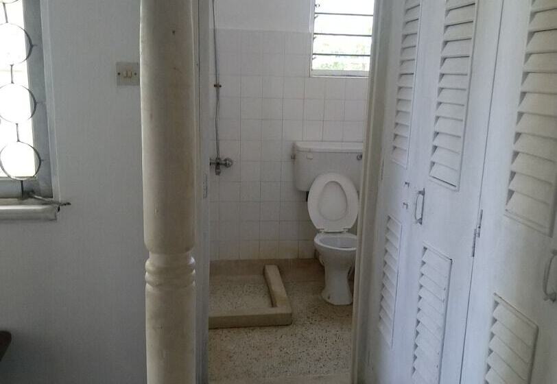 تختخواب و صبحانه Chrystal Palace Resort Malindi