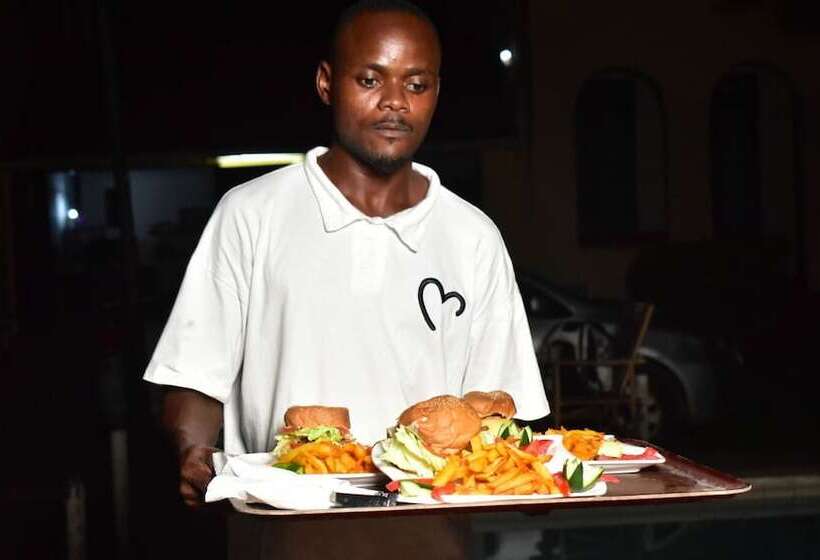 تختخواب و صبحانه Chrystal Palace Resort Malindi