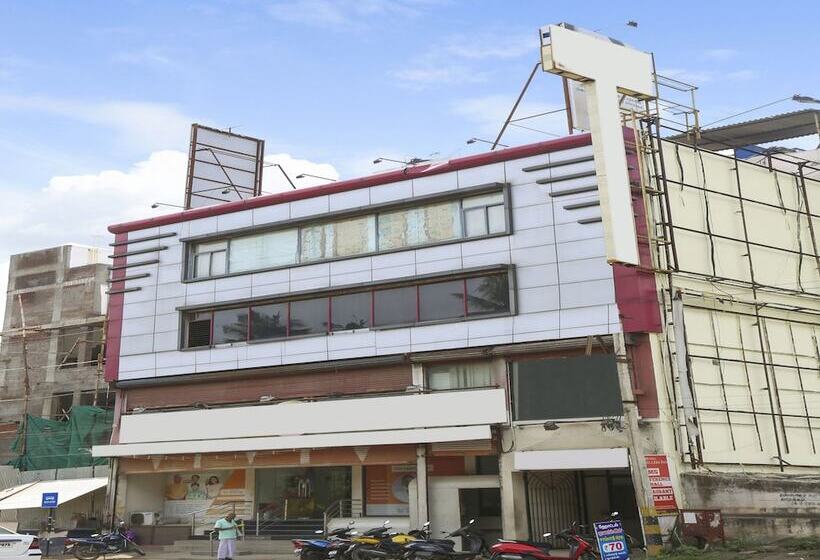 בית מלון כפרי Capital O 14623 Travellers Inn