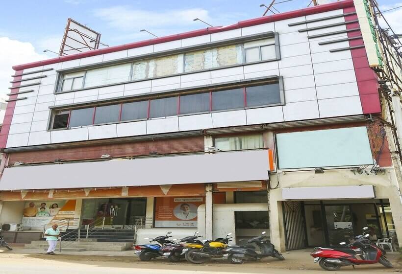 בית מלון כפרי Capital O 14623 Travellers Inn