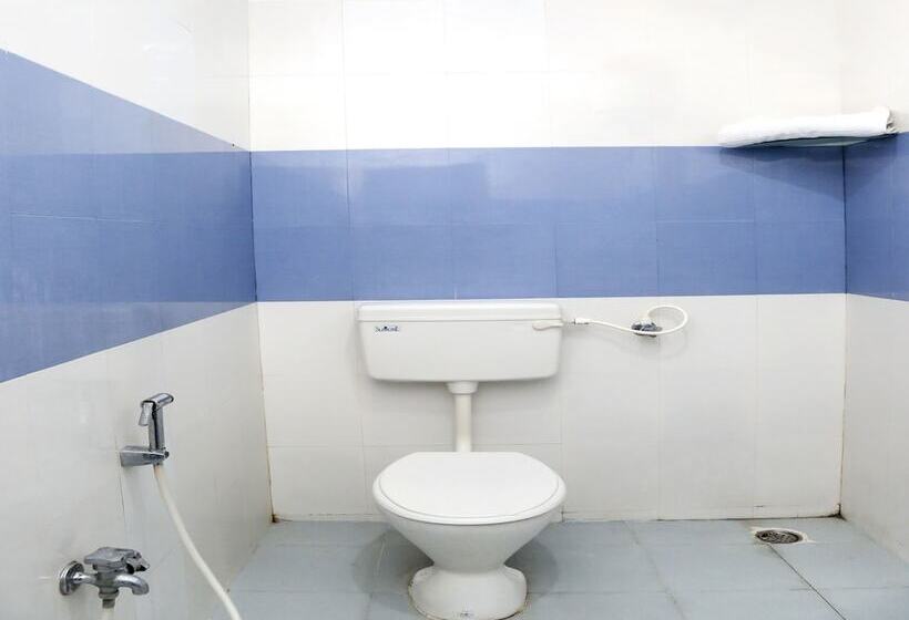 בית מלון כפרי Capital O 14623 Travellers Inn