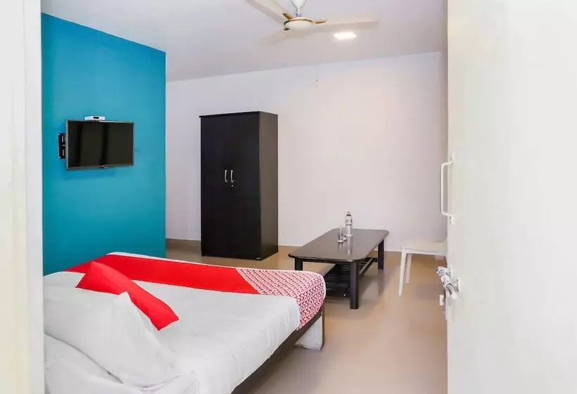 Hotelli Capital O 14623 Travellers Inn