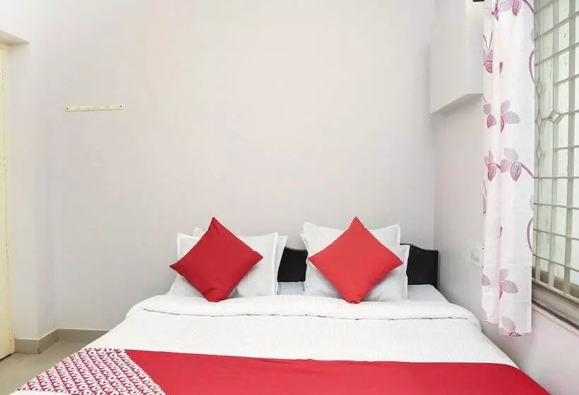 Hotelli Capital O 14623 Travellers Inn