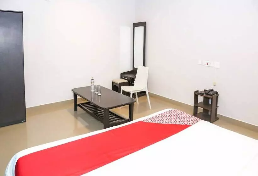 Hotelli Capital O 14623 Travellers Inn