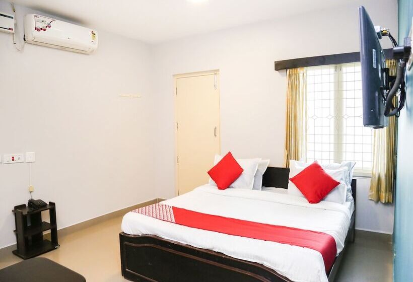 בית מלון כפרי Capital O 14623 Travellers Inn