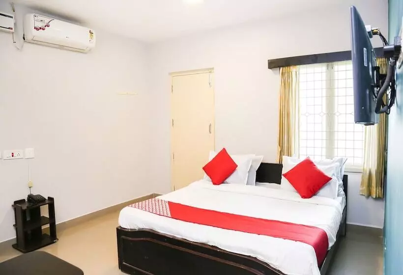 Hotelli Capital O 14623 Travellers Inn