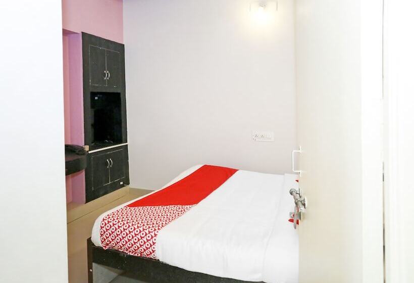 בית מלון כפרי Capital O 14623 Travellers Inn