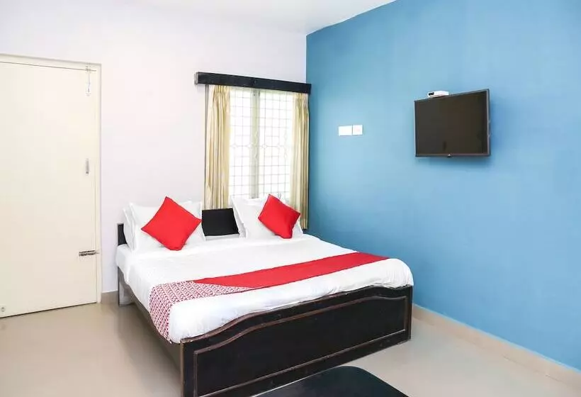 Hotelli Capital O 14623 Travellers Inn