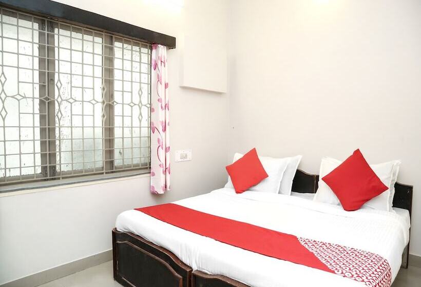 בית מלון כפרי Capital O 14623 Travellers Inn