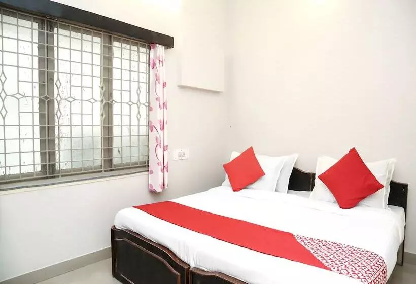 Hotelli Capital O 14623 Travellers Inn