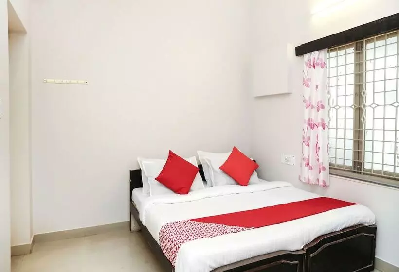 Hotelli Capital O 14623 Travellers Inn