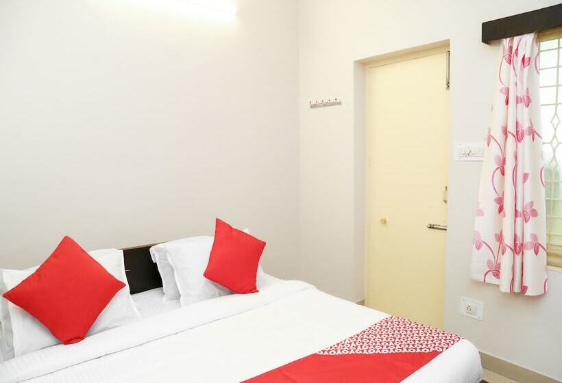 בית מלון כפרי Capital O 14623 Travellers Inn