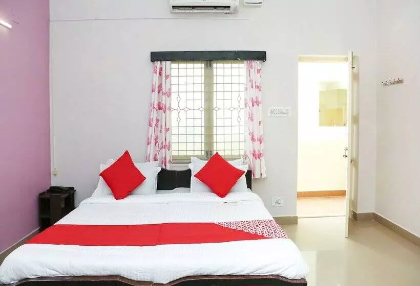 Hotelli Capital O 14623 Travellers Inn