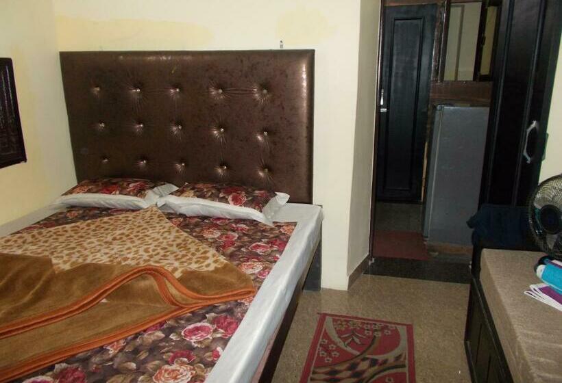 پانسیون Ratnam Guest House