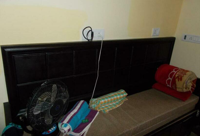 پانسیون Ratnam Guest House