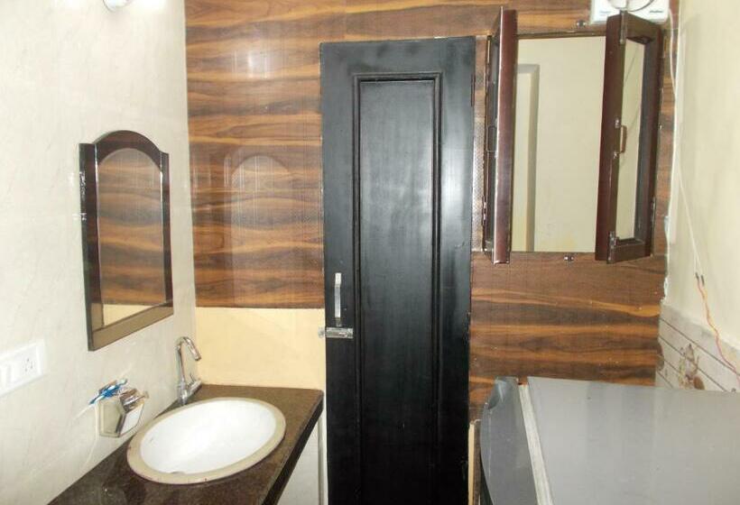 پانسیون Ratnam Guest House