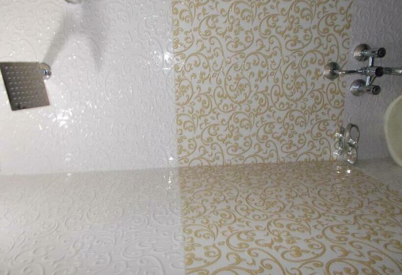 پانسیون Ratnam Guest House