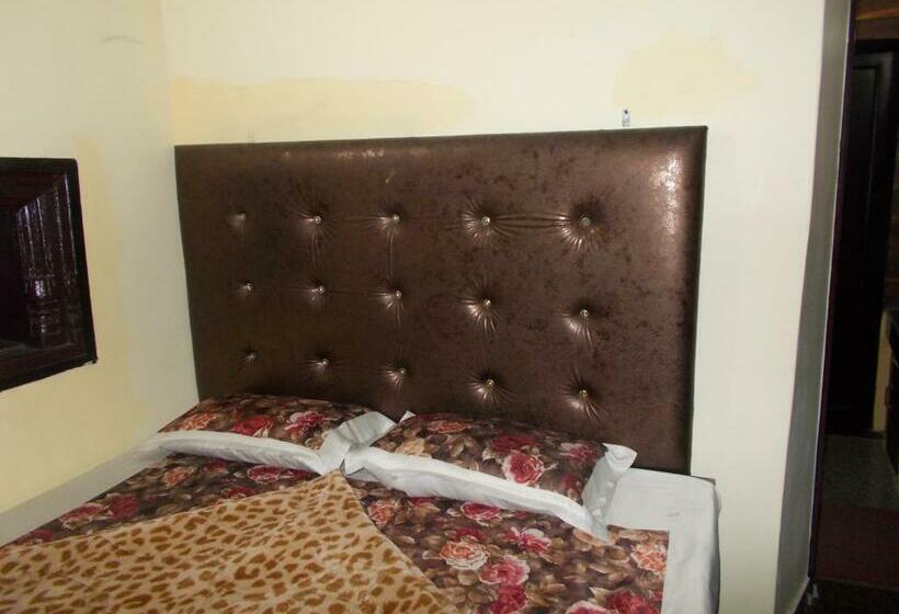 پانسیون Ratnam Guest House