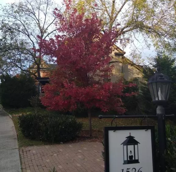 Aamiaismajoitus (B&B) Black Lantern Inn