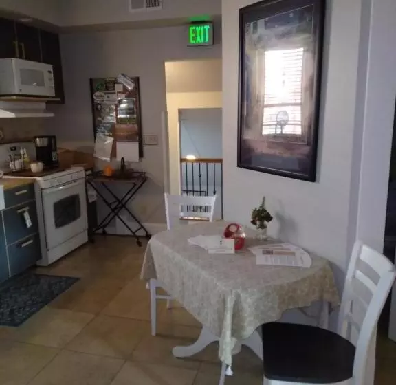 Aamiaismajoitus (B&B) Black Lantern Inn