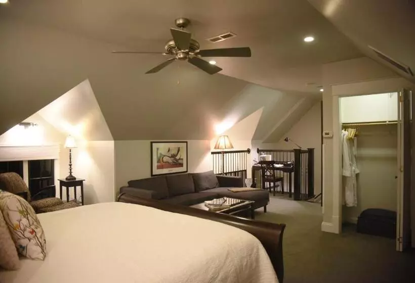 Aamiaismajoitus (B&B) Black Lantern Inn