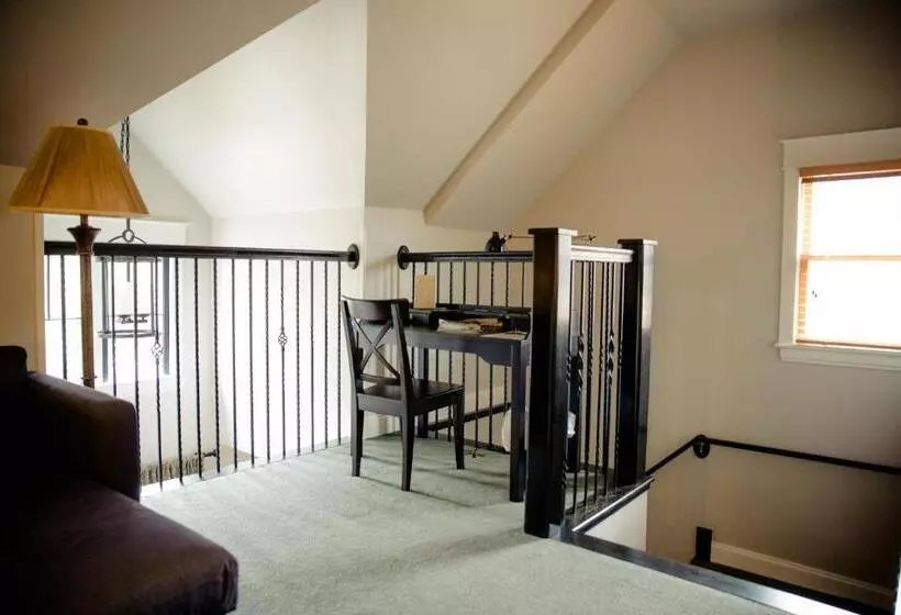 Aamiaismajoitus (B&B) Black Lantern Inn