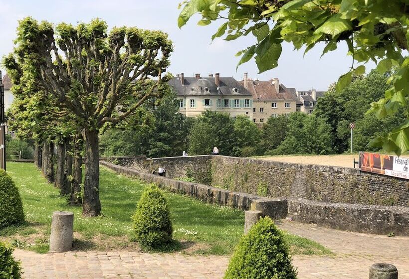 مبيت وإفطار Castel Saintleonard