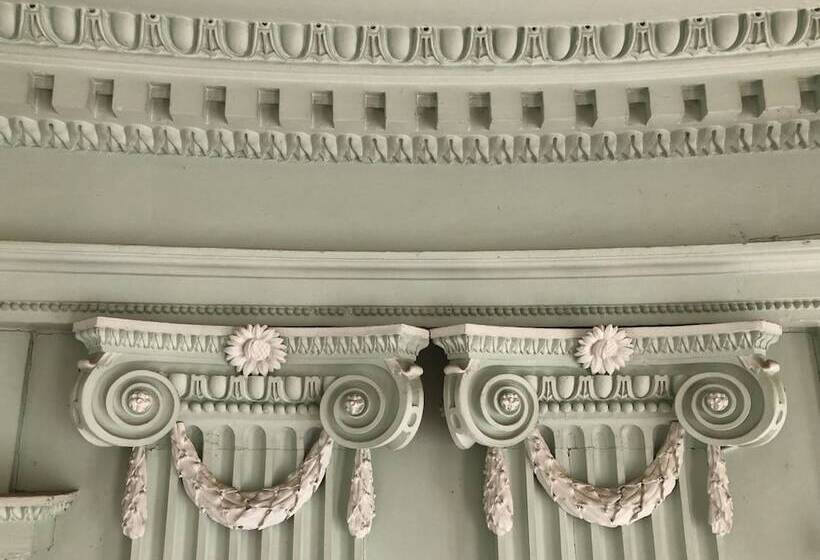 مبيت وإفطار Castel Saintleonard