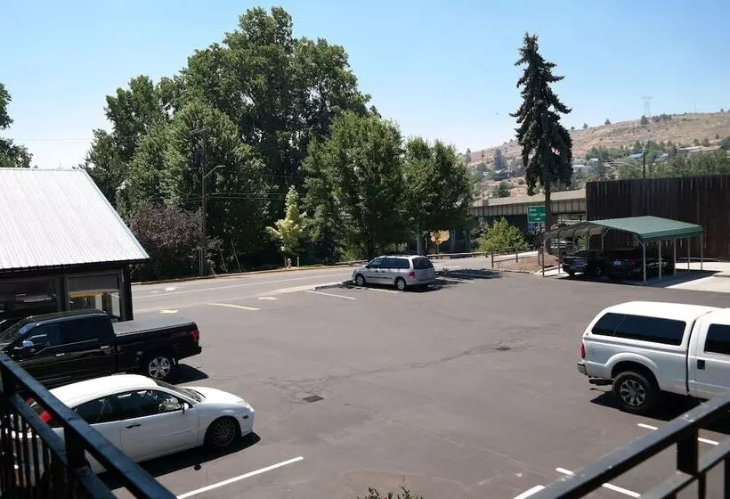 Hotelli River Park Inn