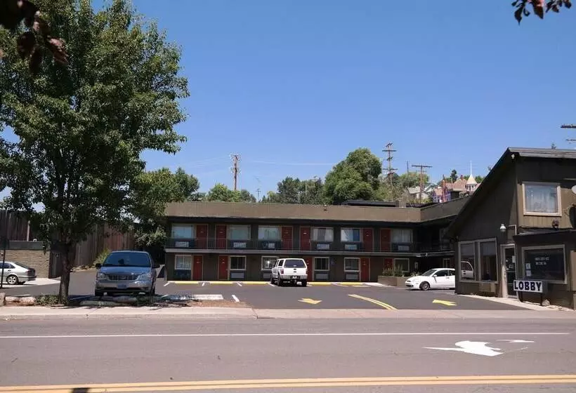 Hotelli River Park Inn