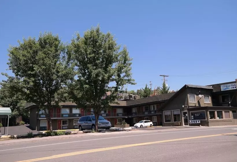 Hotelli River Park Inn