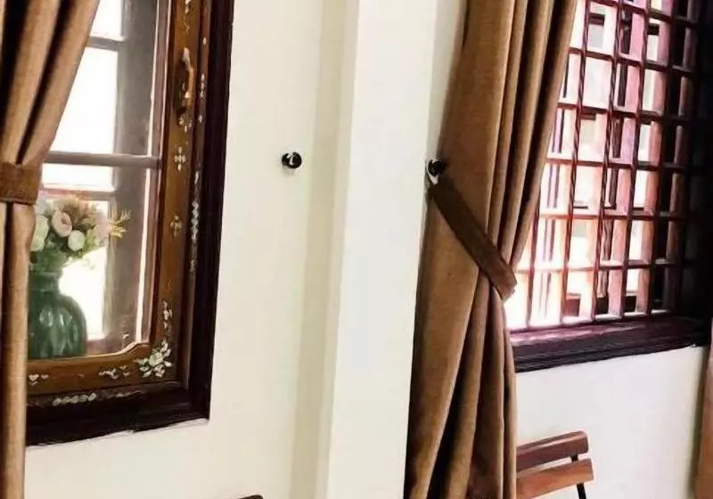تختخواب و صبحانه Eva Homestay