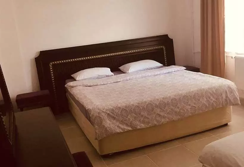 تختخواب و صبحانه Parla Beach Otel