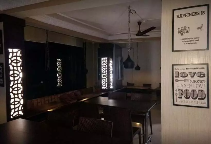 ホテル Dharamkot Inn