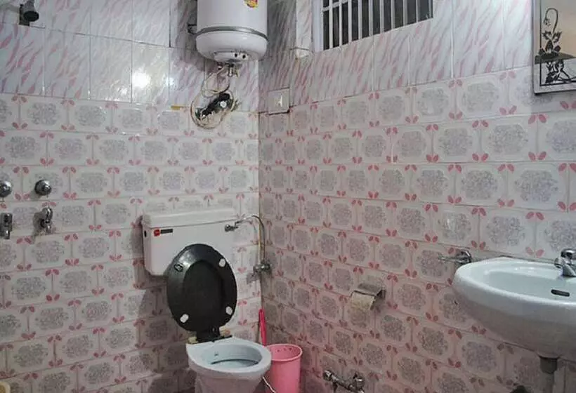 ホテル Dharamkot Inn