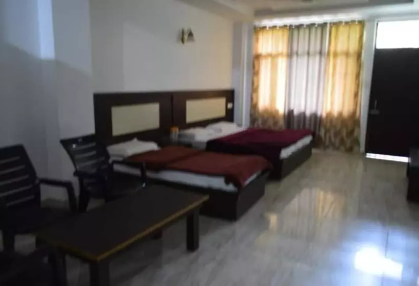 ホテル Dharamkot Inn