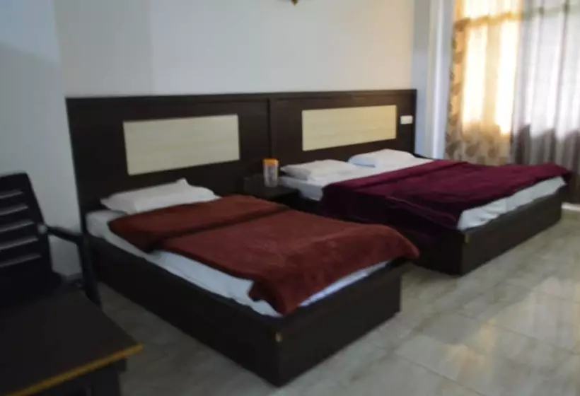 ホテル Dharamkot Inn