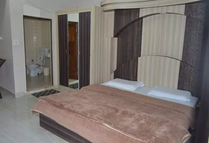 ホテル Dharamkot Inn