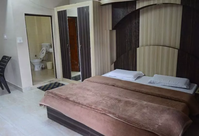 ホテル Dharamkot Inn