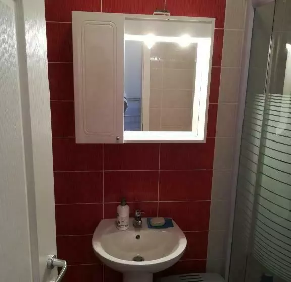 پانسیون Omega