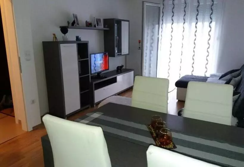 پانسیون Omega