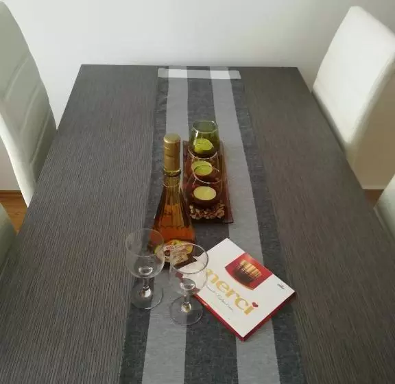 پانسیون Omega