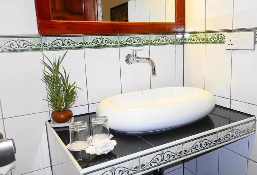 هتل Regina Beach Bungalow