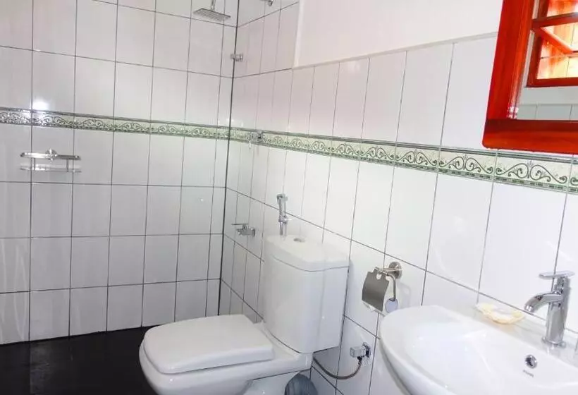 هتل Regina Beach Bungalow