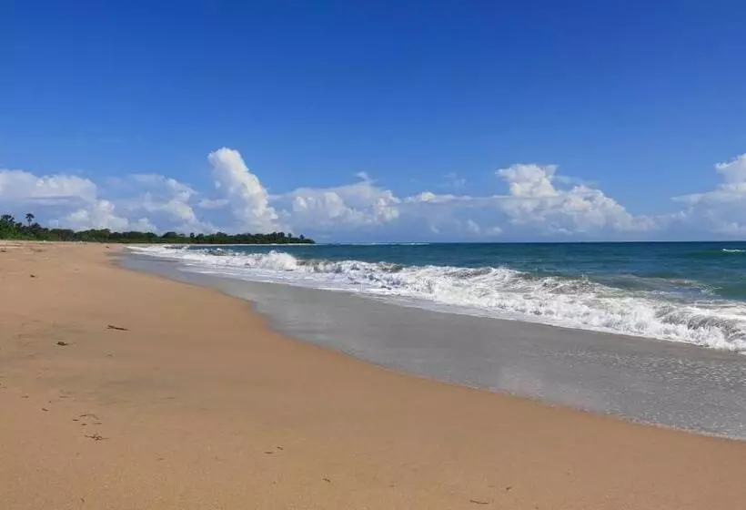 هتل Regina Beach Bungalow