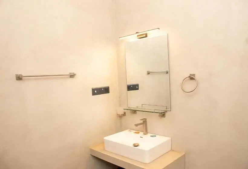 هتل Bigj Villas Nilaveli