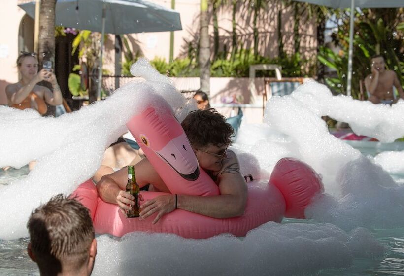 Clandestino Hostel Canggu